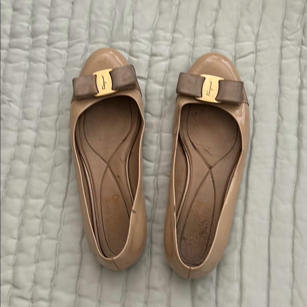 Ferragamo varina ballet flats - color is amaretti